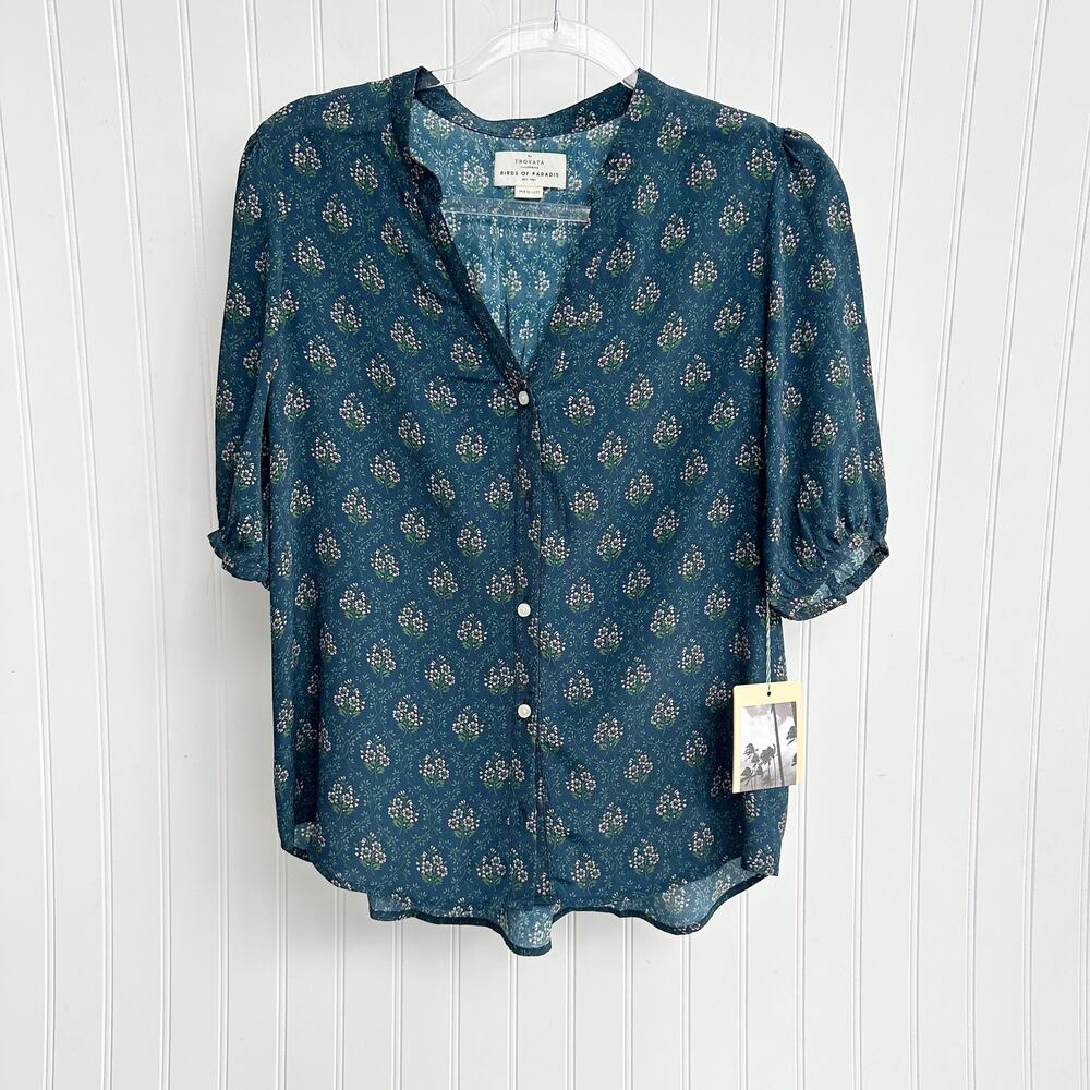 Trovata Blue Floral 3/4 Sleeve Button Down Blouse